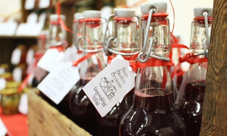 Jag köpte en flaska alkoholfri lingonglögg hos Skale Skafferi från Söderdala. Jag är inte så förtjust i glögg och tyckte den här smakade gott - speciellt om den får en skvätt starksprit i sig.