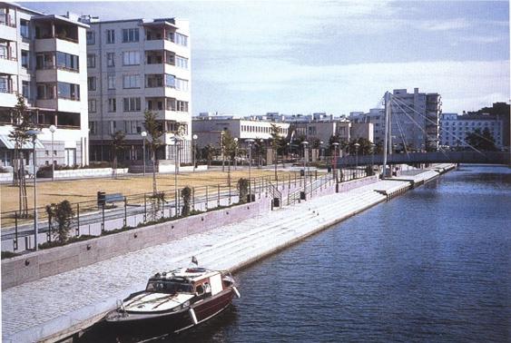 vatten vs stad - en referensstudie av sju vattenfrontprojekt i norden B15 Upplevt kajrum 1:1000 B1 Lägenheterna varierar i storlek för att befolkningssamm ansättningen ska bli så varierad som möjligt.