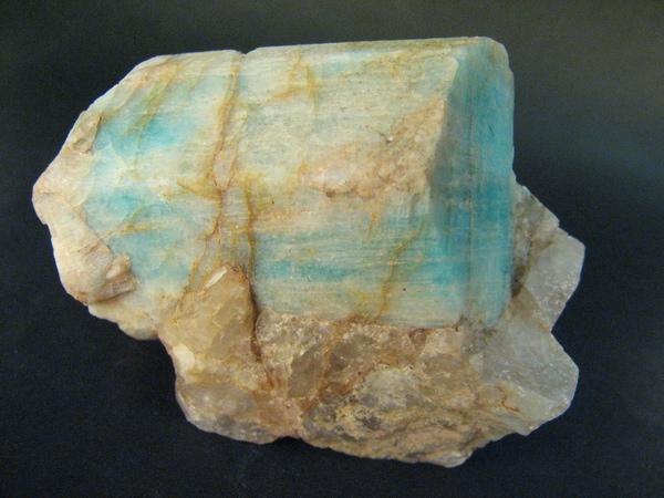 Våra vanligaste bergartsbildande mineral Plagioklas (Na-Ca-fältspat) - (Na,Ca)Al(Al,Si)Si 2 O 8