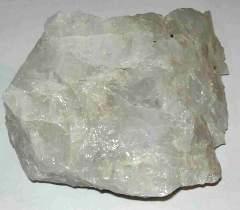 Våra vanligaste bergartsbildande mineral Kvarts - SiO 2 Kvarts är ren kiseldioxid. Den är oftast vit eller färglös, med oregelbundet "mussligt" brott.