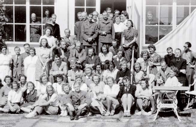 FRA bildas FRA bildades officiellt som självständig myndighet den 1 juli 1942 med namnet Försvarsväsendets Radioanstalt.