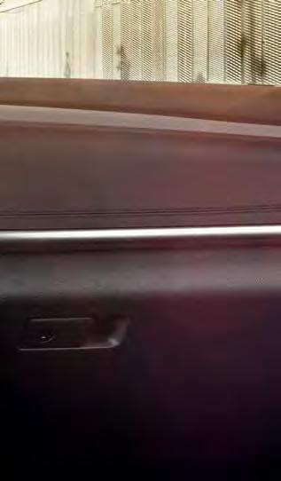 Anslutningar Ansluten och med full kontroll Förarplatsen är designad för att fungera intuitivt och underlätta kontrollen av alla smarta funktioner.
