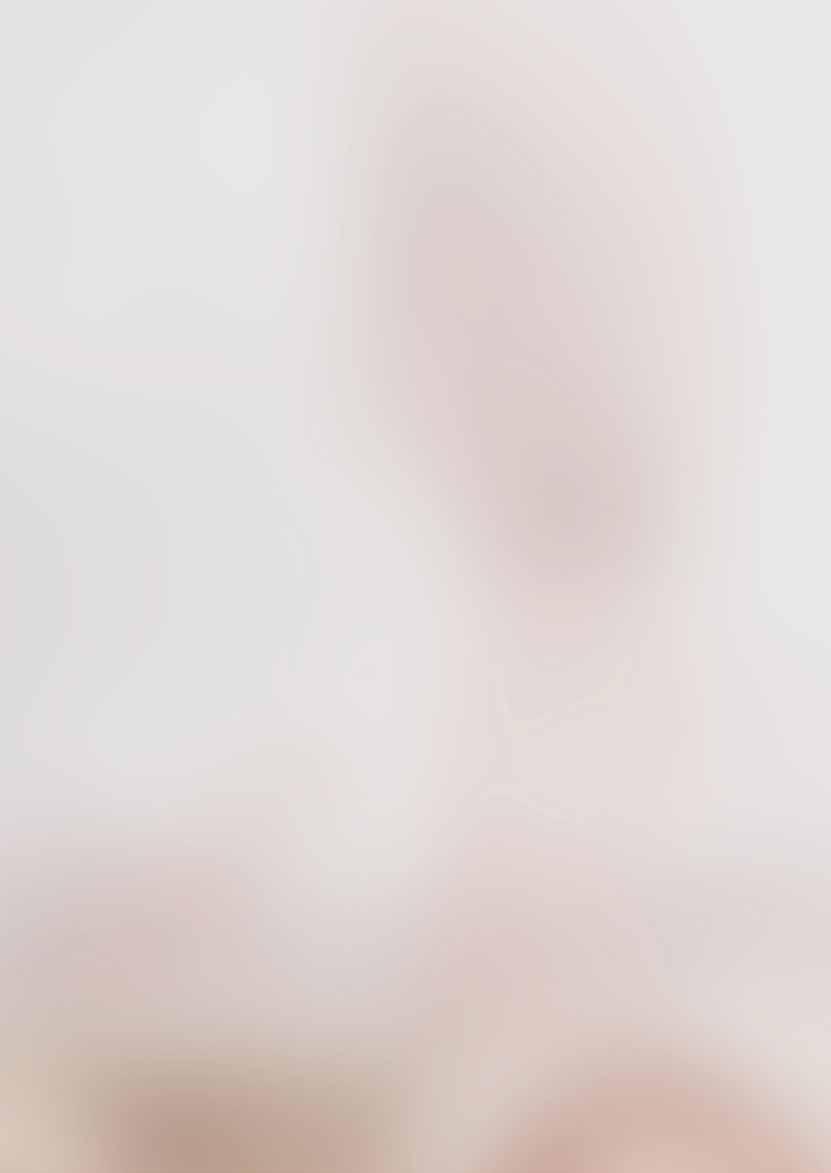 EN SLAVISK DANS av Staffan Göthe Affischfoto: Mattias Ermanbrix Föreställningsfoto: Jonas Jörneberg Hon är utbränd, trött och medelålders.