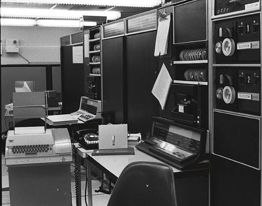 Email Ray Tomlinson skickade det första emailet 1971 mellan två datorer i samma rum.