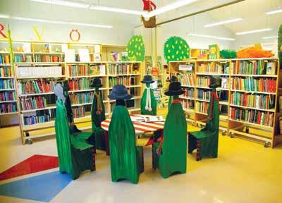 Eleverna får stöd i sin skolgång genom att det på ämnessidorna finns tillgång till planering, läxor, resultat på prov, viktiga dokument m.m. Genom Schoolsoft ges vårdnads havare möjlighet att meddela exempelvis frånvaro.