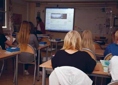 Tre eftermiddagar i veckan erbjuds eleverna studiegård. På studiegårdstid får eleverna hjälp av lärare med att göra läxor, inlämningsuppgifter eller att förbereda sig inför prov.