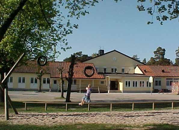 Föräldrarna är en viktig resurs och skolan strävar efter öppen dialog för att tillsammans med föräldrar på bästa sätt kunna tillgodose elevernas behov.