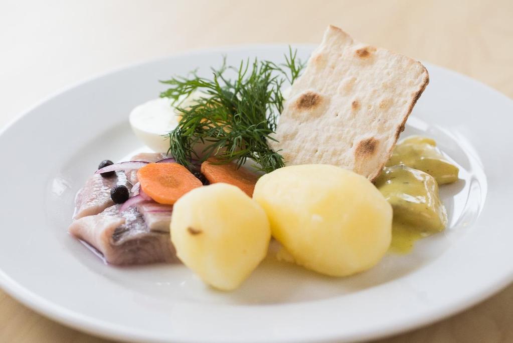 Utbud av måltider Vår målsättning är att måltiderna ska vara en höjdpunkt på dagen. Du kan på menyn välja mellan olika rätter bestående av kött, fågel, fisk och vegetariska rätter.