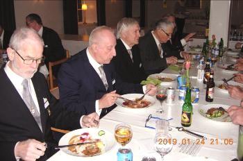 K Göran Wahlquist beskrev hur en skidtävling med deltagare av elever i andra klass i vårt västra grannland och då hur placeringarna kunde vara avgörande för kommande yrkesval!