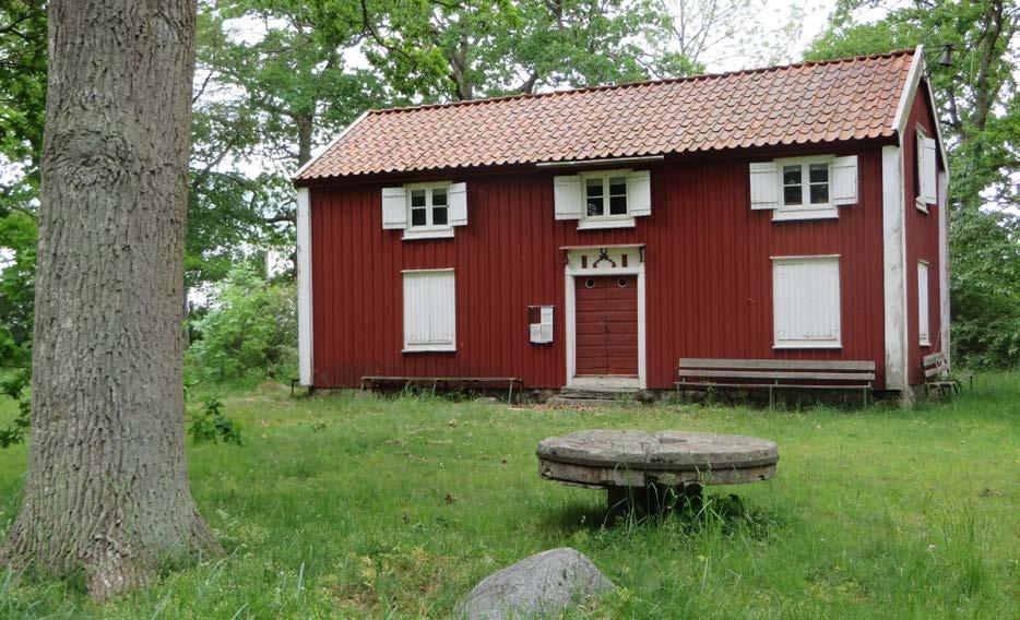 Betydelsefull kulturhistoriska karaktärsdrag, Bergkvara hembygdsgård och kapell Kapellet Höga vita murar och falsat plåttak i en stil som påminner om medeltida försvarskyrkor men också tydliga drag