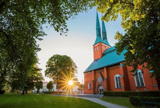 Välkommen till Växjö Växjö som vunnit EU:s miljöpris som Europas grönaste stad. Växjö är långt framme när det gäller hållbar stadsutveckling, energilösningar och grön tillväxt.