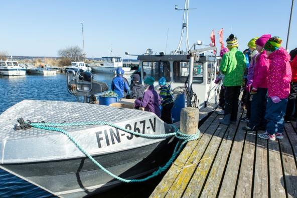 Del 2. Besök till Fjärdskär 6.5.2014. Programmet börjar 9.30 och första programpunkten, Fiskaren och hans jobb, håller på en halvtimme.