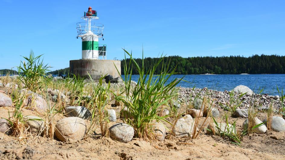 Delegationen för ras- och skredfrågor En delegation för ras- och skredfrågor är knuten till SGI. Delegationen är ett kontakt- och samverkansorgan för myndigheter som arbetar med ras- och skredfrågor.