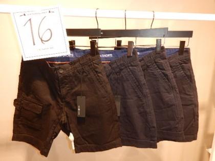 00 kr exkl moms Stl XS; 4st shorts (Sail