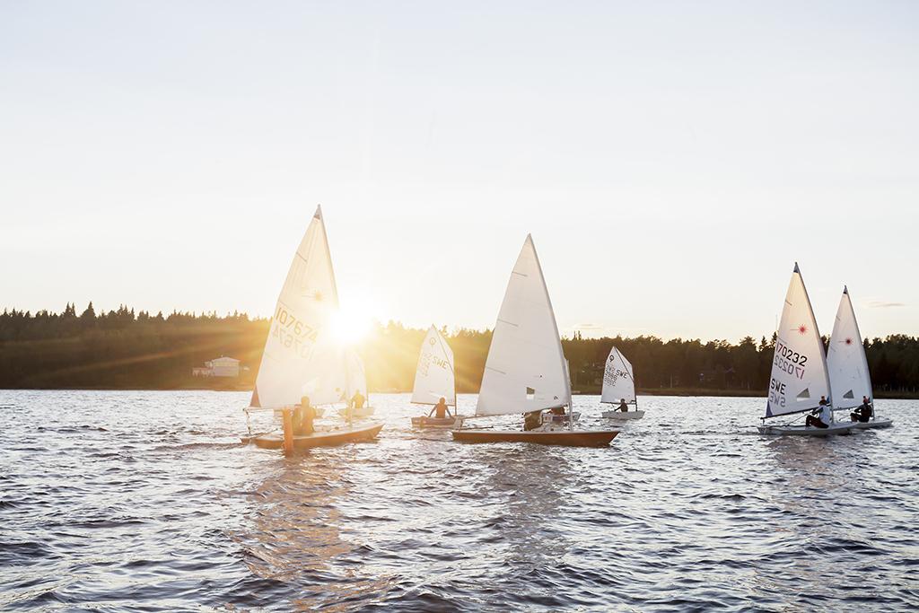 Utbildningar De utbildningar som vi har genomfört är: Föräldrarutbildning i egen regi: Hjälptränare, Kappseglingsfunktionär Ledarutbildning: SISU Ungdomsledarutbildning Plattformen, Carl Carlander