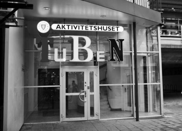 Centrumkyrkan i Farsta centrum Lunchmusik de flesta torsdagar12.