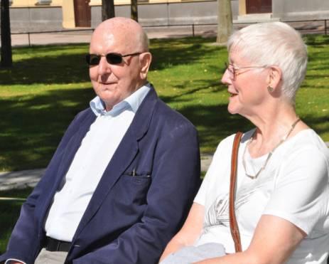 kon har den medfödda typen av glaukom. Han fick gå i vanlig skola men vid 16 års ålder blev han förtidspensionerad vid arbetsvården i Umeå.