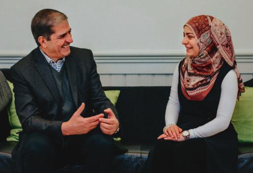 FOTO: LENA EVERTSSON Jobbar för att bygga broar AlHikma ideella förening i Malmö startades 1995 för att underlätta integrationen för sina medlemmar.
