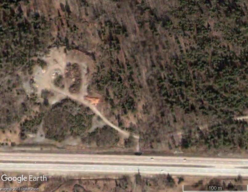 Figur 11 Satellitbild över främst område A. 23 maj 2003. Källa Google Earth. Figur 12 Samma område som i figur 9. 23 augusti 2017.