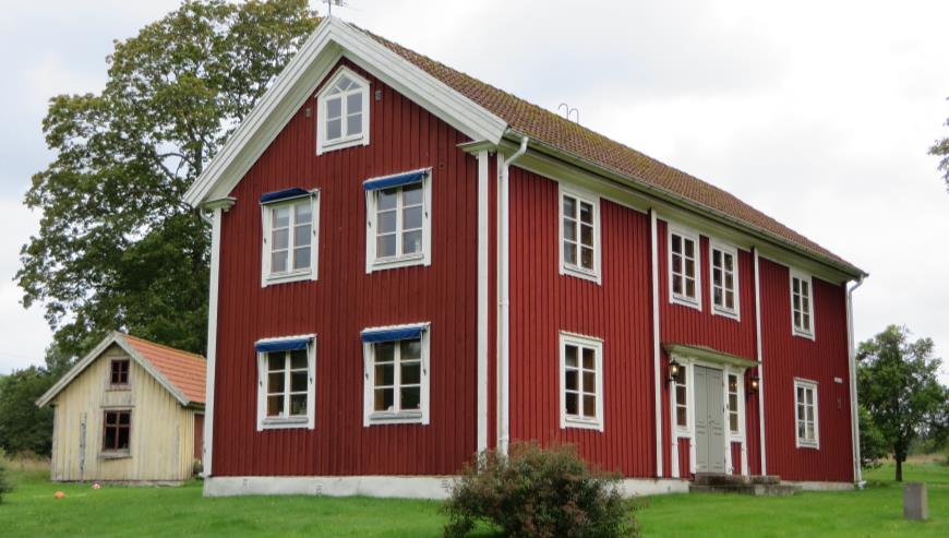 En av de central liggande mangårdsbyggnaderna.