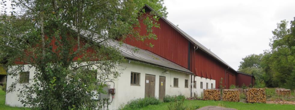 Byggnaderna har dock förändrats och moderniserats i olika omgångar, med utgrävd källare, bytta fönster, dörr, skorstenar, takmaterial med