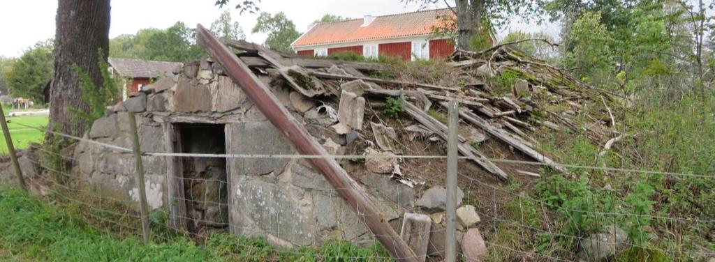 Stenkällare till ödegården, med granngårdens bostadhus i