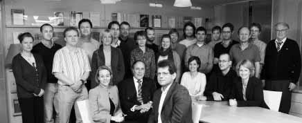 Stående från vänster: Marta Benkestock, Johan Almenberg, Roger Svensson, Yves Zenou, Marie Tilert, Martin Olsson, Johan Stennek, Elisabeth Gustafsson, Sven-Olof Fridolfsson, Katariina Hakkala, Jörgen