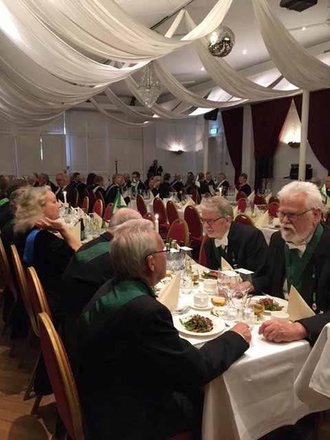 GRADGIVNING Ingemar Nordvall fullt upptagen i samtal
