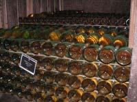 viner» Magnumflaskor» Temalådor» Dessertvin» Cider» Beskrivning : 2001 Rioja är Spaniens kanske mest kända vinregion.