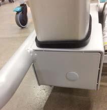 Rengöring och underhåll Stolen är tillverkad av rostfria rör/pulverlackerade samt aluminium. Utsatta detaljer som ej har lackerats är gjorda av aluminium eller rostfritt stål.