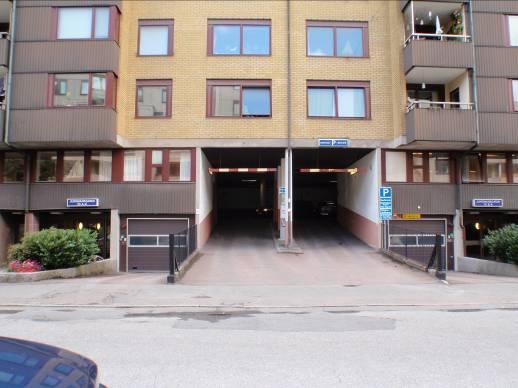 Bild 9 och 10. Befintlig bebyggelse. Vy från Jungmansgatan. Service Idag finns mycket god service nära planområdet med affärer, vård, skolor, m m.