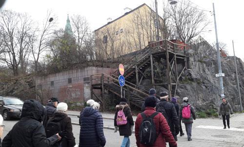 I hörnet Skånegatan Renstiernas gata finns en trätrappa,