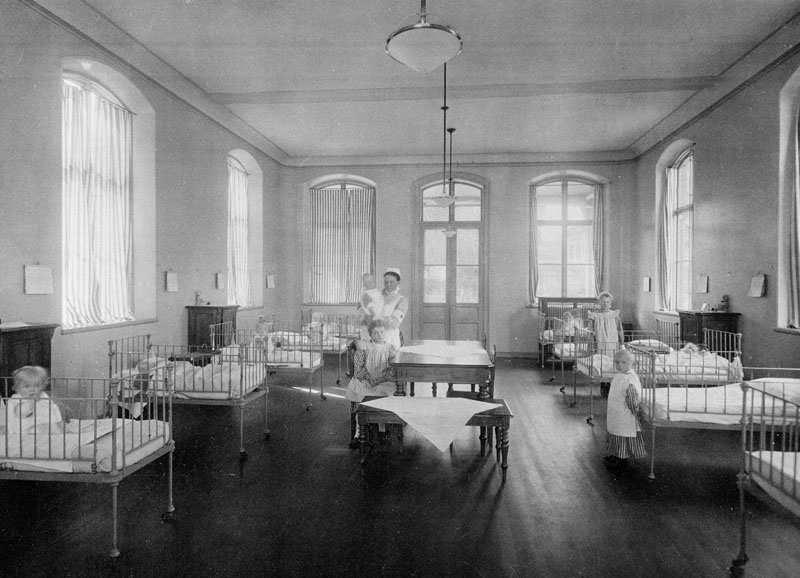 början av 1900-talet. Allmänna barnhuset är också ett exempel på hur den medicinska sakkunskapen påverkar utformningen av vårdinstitutioner. De funktionella kraven var helt avgörande.