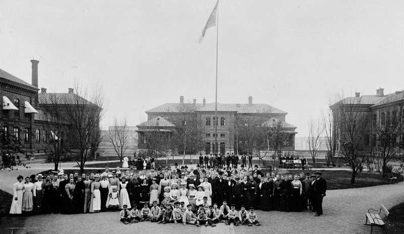 Källa: Digitala stadsmuseet Anläggningen hade för sin tid mycket avancerat uppvärmnings- och ventilationssystem samt elektrisk belysning med eget elverk och har därmed ett stort teknikhistoriskt