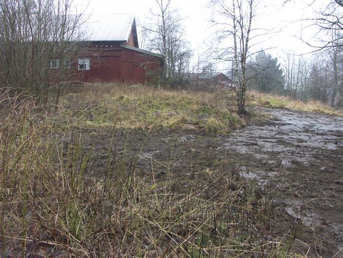 RAÄ 87 FU 2/RAÄ 87 ligger i anslutning till nuvarande Salmereds bytomter. Lokalen består av ängsmark i nederkanten av en bergknalle. På berget finns idag en lada.