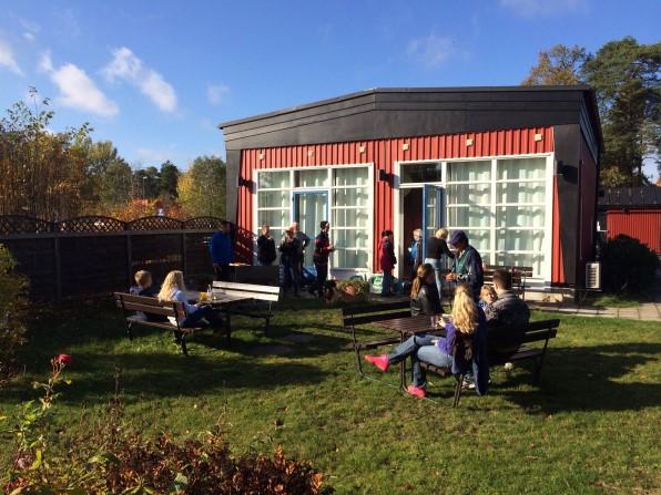 Efteråt samlades man utanför föreningslokalen där det bjöds på grillad korv, dryck och kaffe. Tack till alla som deltog!