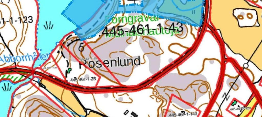 Fastigheten Sattmark fortsätter från planeringsområdet utöver området mellan stranden och landsvägen. Hela fastigheten utgör 15,56 hektar i ett skifte.