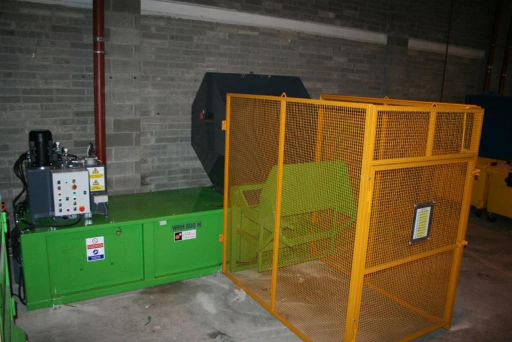 Balpress LSM V50 Kanalbalpress för större mängder. Lämplig för wellpapp, hårdplast, mjukplast, aluminiumburkar med flera material. Bredd: 1310 mm Djup: 1100 mm Höjd: 2130 mm (exkl.