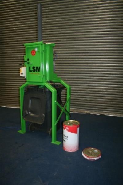 Cykeltid: 30 sek Presskraft: 4 ton LSM CP 30 Burk och Oljefilterpress Upp till 30 l filtervolym Höjd: 22450mm (1435 utan stativ) Bredd: 1105 mm