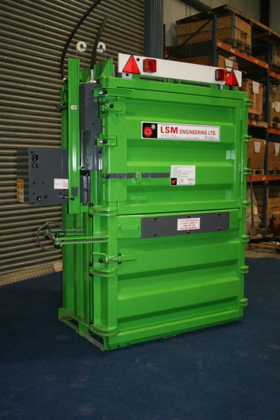 Balpress LSM V50 för bruksbalar Höjd: 700 mm Bredd: 1200 mm Djup: 800 mm Höjd: 3055 mm Bredd: 1985 mm Djup: 1130 mm Vikt Maskin: