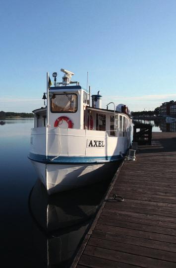 Med Kustlinjen från väst till öst I sommar kan du uppleva Blekinges fantastiska skärgård från Karlskrona i öst till Karlshamn i väst. Kustlinjen tar dig mellan Karlskrona, Ronneby och Karlshamn.