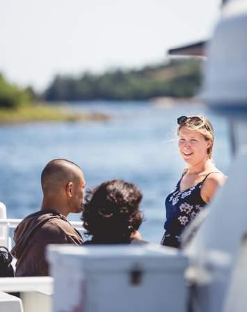 Vår och höst i Karlskrona skärgård Tjuvstarta eller förläng sommaren i Karlskrona skärgård. Här finns flera turer att välja på som ger dig chansen att uppleva stora delar av skärgården.