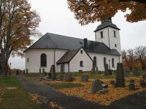 Södra sidans östra del har en stor andel gravvårdar i svart granit från första halvan av 1900-talet medan gravarna i sydväst ligger tätare och är mer varierande i tid.