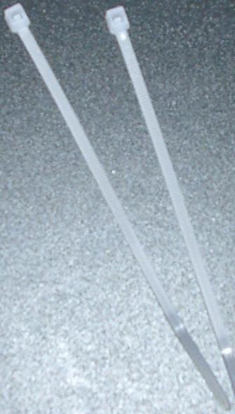 Sensorn är placerad runt ett horisontellt, vanlig kopparrör (Tillopp) och är fäst med två plaststrips. (Figur 4). Se till att ytan rengörs före montering.