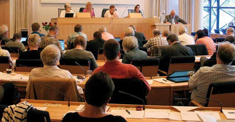 Om kommunfullmäktige Kommunfullmäktige är kommunens högsta beslutande organ och den enda kommunala församling som är direktvald av medborgarna. Kommunfullmäktige har 65 leda möter och 36 ersättare.