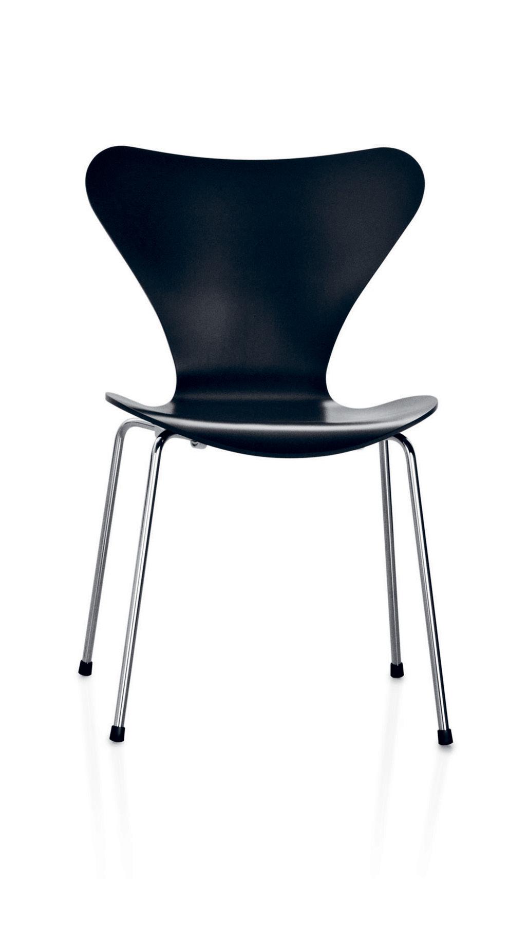 Serie 7 Serie 7 designad av Arne Jacobsen är den överlägset mest sålda stolen i Fritz Hansens historia och kanske även i möbelhistorien.