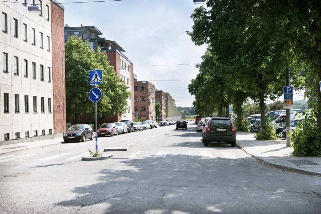 SID 13 (20) Vy längs Sandhamnsgatan, mot syd. Byggnaden trappas ner och betraktaren bjuds in i landskapet som tar vid. Illustration av Bjarke Ingels Group.