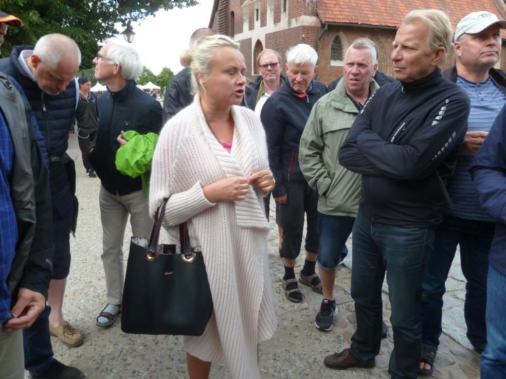 Vår guide på Tyska ordensborgen i Malbork. Nu följde en 2,5 timmes lång guidning i borgen med många intressanta och fina rum att beskåda.