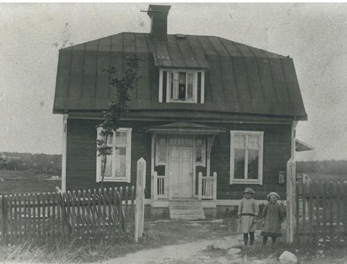 Byggnaden, som låg på Gethagsvägen mitt emot Brageskolan och under vissa perioder användes som skollokal och fritidsgård (Bragegården), revs 2005 och tomten bebyggdes med bostäder.
