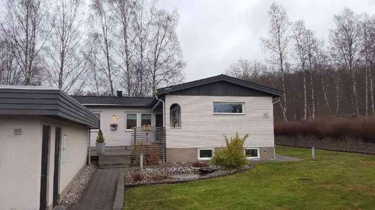 Besiktningsteknikerns reflektion Noteringar som besiktningsteknikern särskilt vill påtala Bostadsbyggnad Ett hus kräver kontinuerligt underhåll då alla byggnadsdelar utsätts för dagligt slitage.